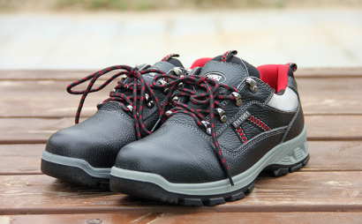 绝缘防穿刺安全鞋在配电室的使用