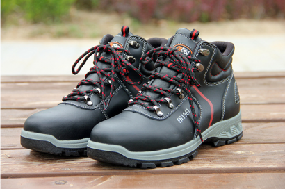 选择正确的劳保工作鞋，就等于选择了安全！