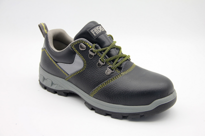 防砸钢包头与复合材料相比，哪一种更好？