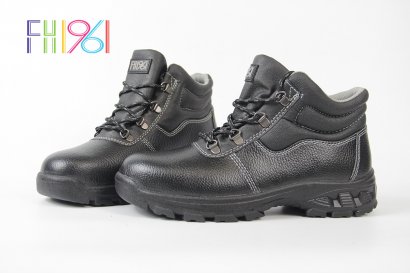 飞鹤 · 安全鞋 | 冬季户外工作者，首选飞鹤防寒劳保鞋1207M