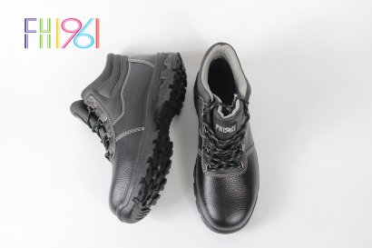 飞鹤鞋业 | 铁路工人可穿用飞鹤1207防砸防刺穿劳保鞋，保护足部安全